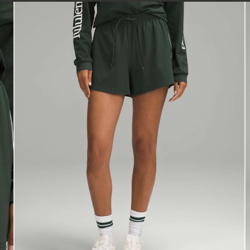 Lululemon lightweight relaxed court rival short size 6 legacy green liner